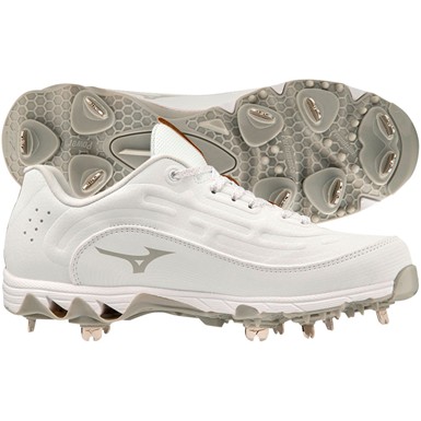 Mizuno Womens 9-Spike Swift 8 Low Metal Fastpitch Softball Cleats