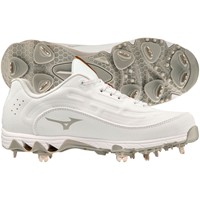 Mizuno Womens 9-Spike Swift 8 Low Metal Fastpitch Softball Cleats, White